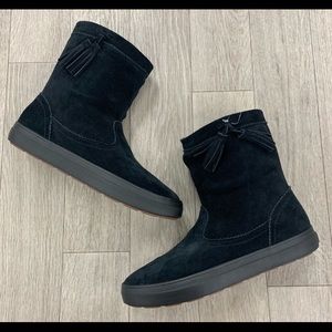Crocs black suede pull on boots